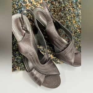 CLARK LEATHER SANDAL 9.5 PEWTER COLOR